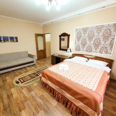 Апартаменты на улице Розыбакиева, 103 Алматы Экстерьер фото